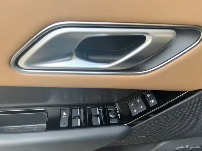 لاندروفر 2025 فيلار p250 مالك اول ممشى 21 الف بحالة الجديد 54