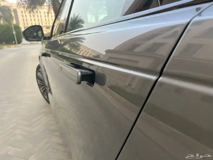 لاندروفر 2025 فيلار p250 مالك اول ممشى 21 الف بحالة الجديد 8