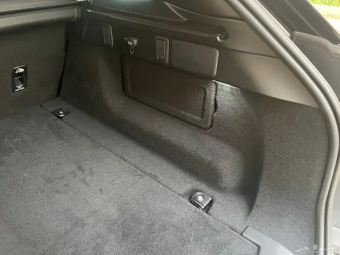 لاندروفر 2025 فيلار p250 مالك اول ممشى 21 الف بحالة الجديد 78