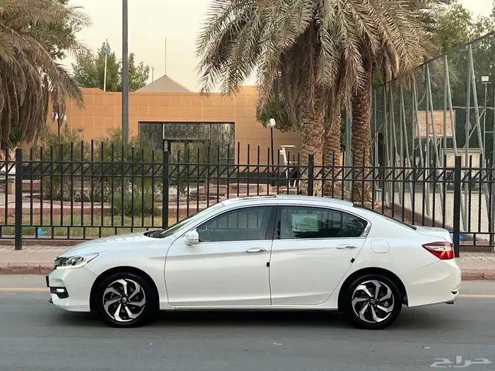 البيع هوندا اكورد (( 2017نظيف جدا )) 12