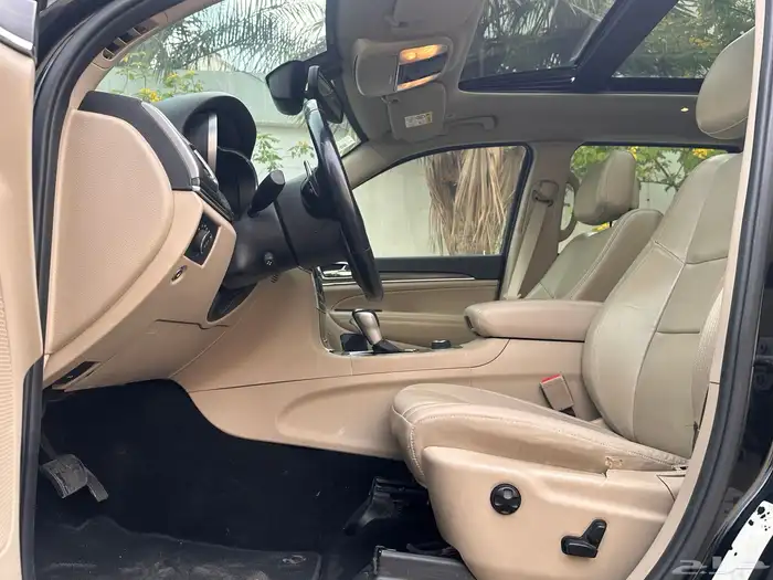 جيب جراند شيروكي2019ليمتيد دبلV6 بانوراما فل كامل نضيف مصين 49