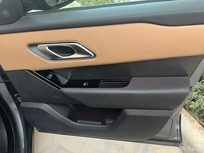 لاندروفر 2025 فيلار p250 مالك اول ممشى 21 الف بحالة الجديد 61