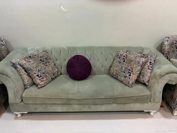 كنب اخضر ومشجر بحالة جيده استعمال بسيط ب500 ريال قابل 2