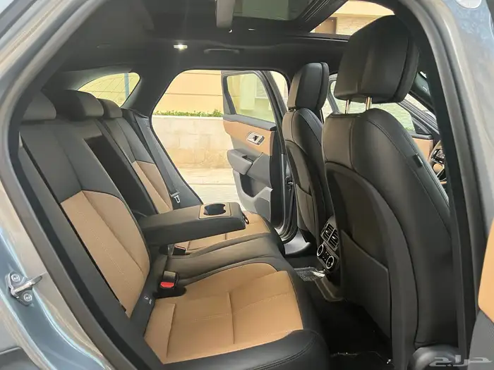 لاندروفر 2025 فيلار p250 مالك اول ممشى 21 الف بحالة الجديد 70