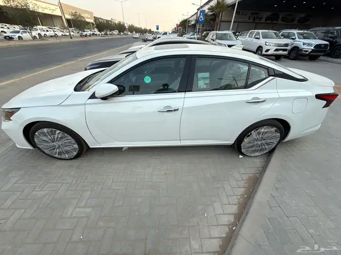 نيسان التيما 2026SV كاش او اقساط 2