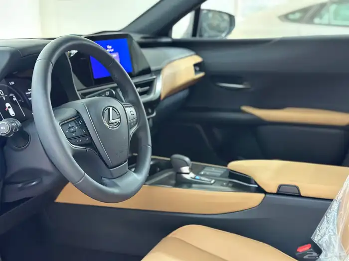 لكزس م UX 2024 5