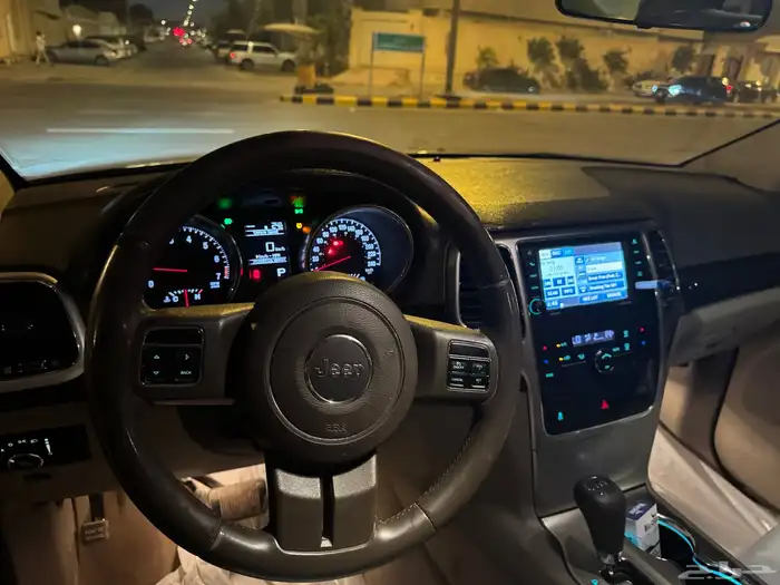 جيب قراند شيروكي 2012 4