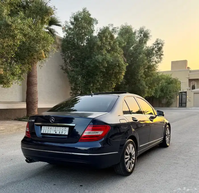 للبيع مرسيدس c200 2012 ممشى قليل 3