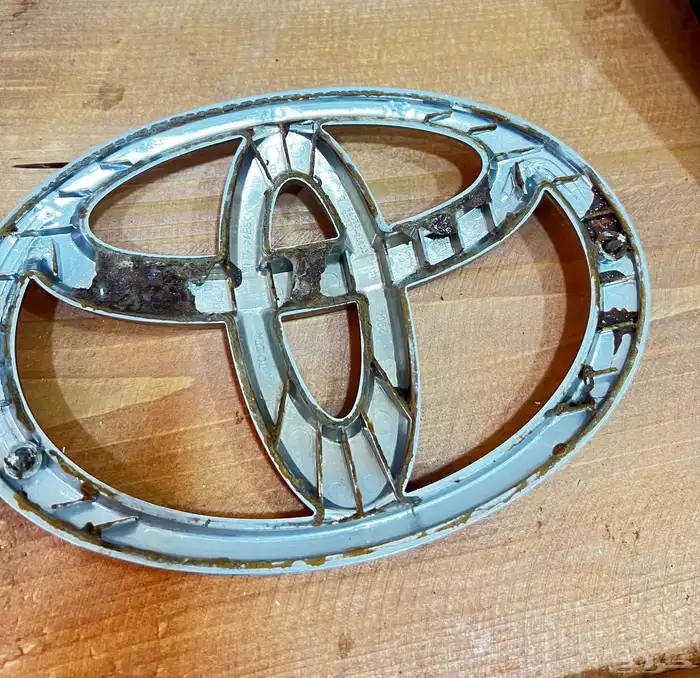 علامة شبك فكسار 2006 اصلي مستخدم 1