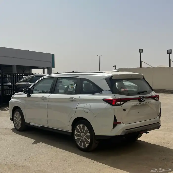تويوتا فيلوز GLX2025 عروض لدى شركة العودة لجميع السيارات 2