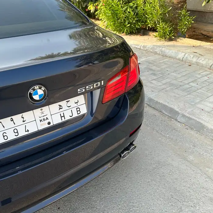 بي ام دبليو الفئة الخامسة 8