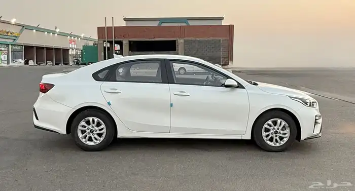 كيا سيراتو 2020 فل بدون فتحه بحالة الوكاله للبيع 6