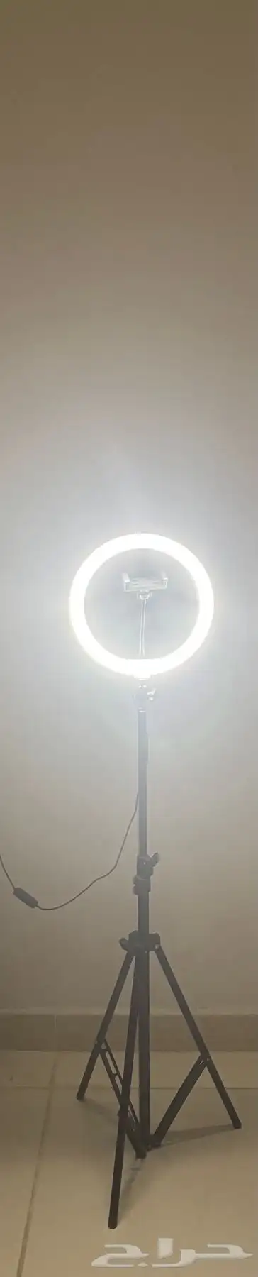 للبيع إضاءة وفيها ستاند جوال للتصوير 0