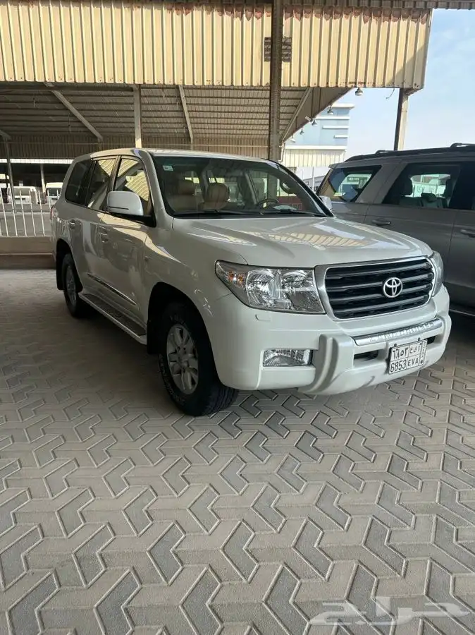 نبيع لاند كروزر 2010 6 سرندل ممشى قليل . 2