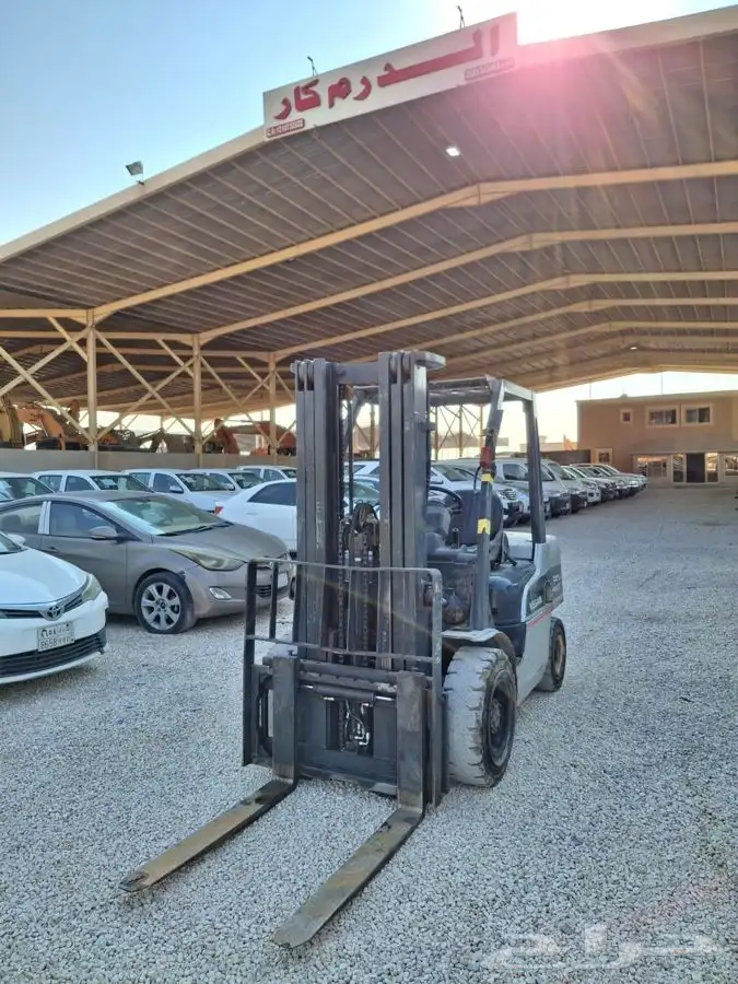 رافعة شوكيه نيسان ثلاثه طن موديل  2010 0