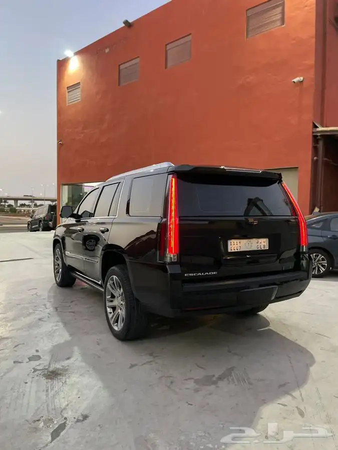 للبيع كاديلاك اسكاليد 2018 قصير 4