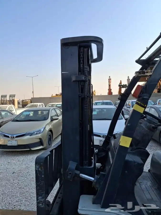 رافعة شوكيه نيسان ثلاثه طن موديل  2010 4