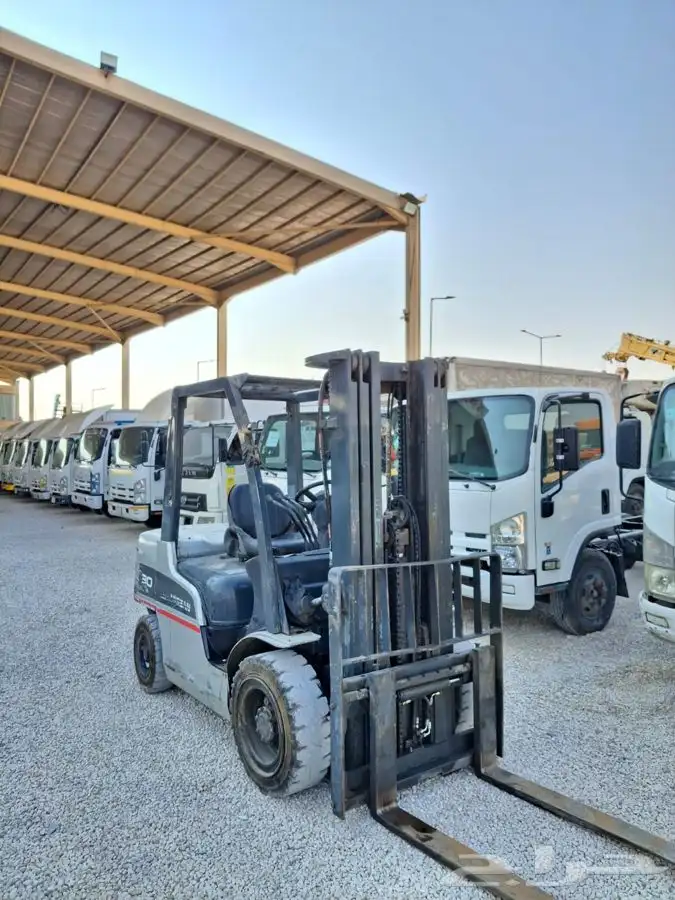 رافعة شوكيه نيسان ثلاثه طن موديل  2010 1