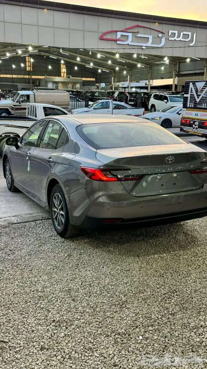 عرض خا ص كامري 2025 E بنزين سعودي الون تيتانيوم 110 6