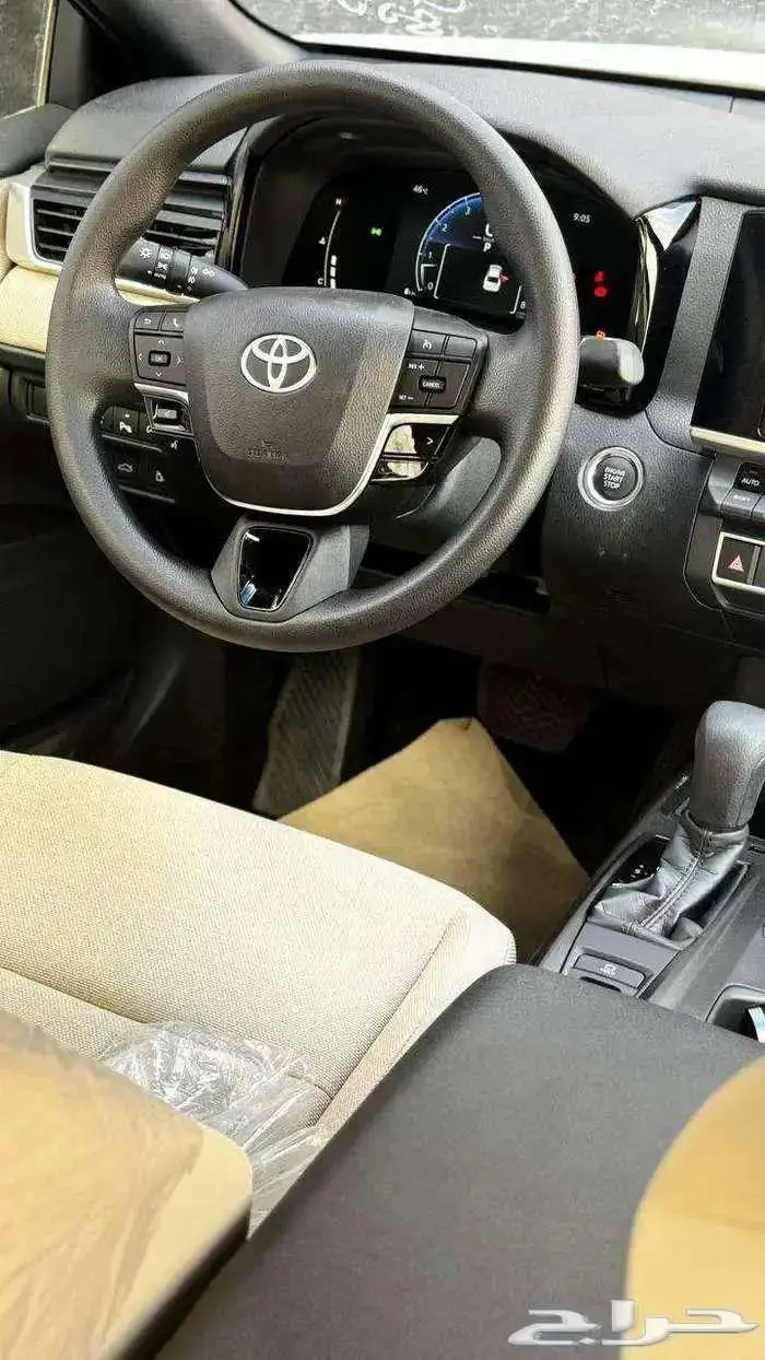 تويوتا كامري E استاندر بنزين 2025 5