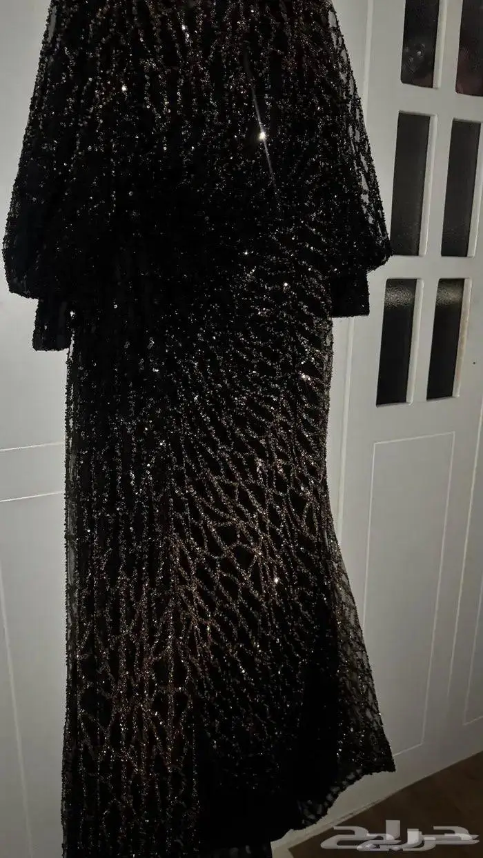 فستان اسود وذهبي فخم من اكشن درس 0