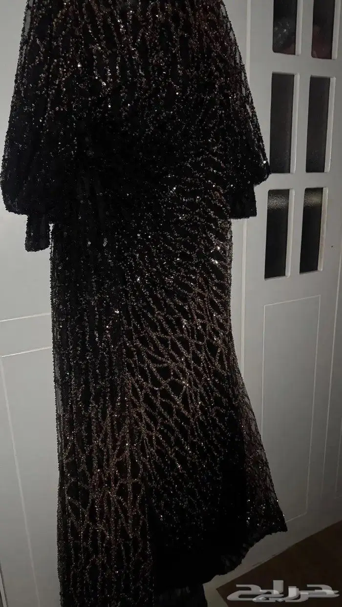 فستان اسود وذهبي فخم من اكشن درس 3