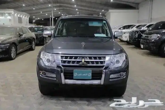 ميتسوبيشي باجيرو فل كامل فتحة سقف جلد موديل 2022 1