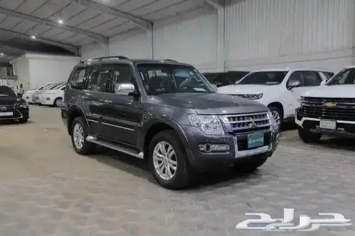 ميتسوبيشي باجيرو فل كامل فتحة سقف جلد موديل 2022 0