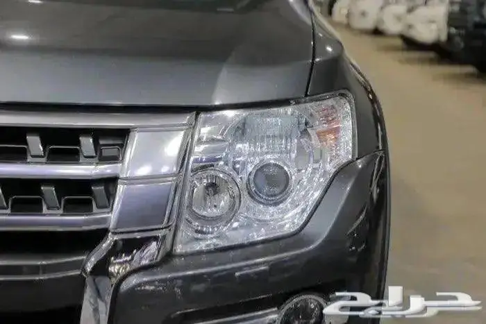 ميتسوبيشي باجيرو فل كامل فتحة سقف جلد موديل 2022 5