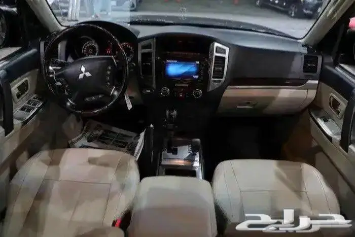 ميتسوبيشي باجيرو فل كامل فتحة سقف جلد موديل 2022 10