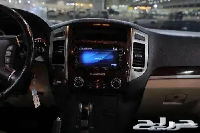 ميتسوبيشي باجيرو فل كامل فتحة سقف جلد موديل 2022 13