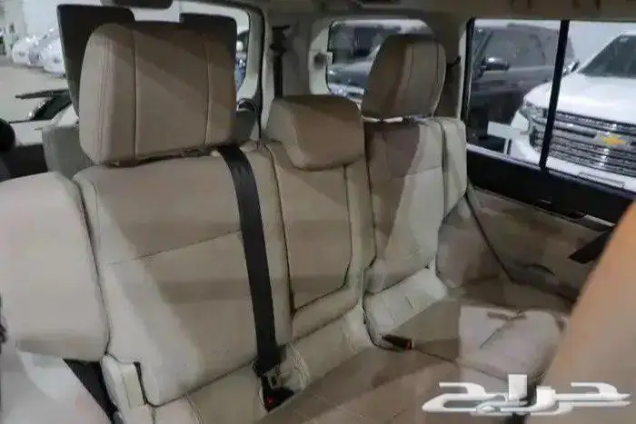 ميتسوبيشي باجيرو فل كامل فتحة سقف جلد موديل 2022 14