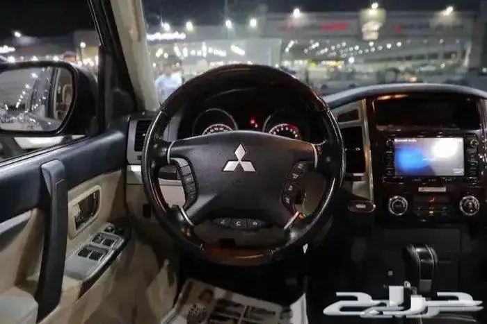 ميتسوبيشي باجيرو فل كامل فتحة سقف جلد موديل 2022 15