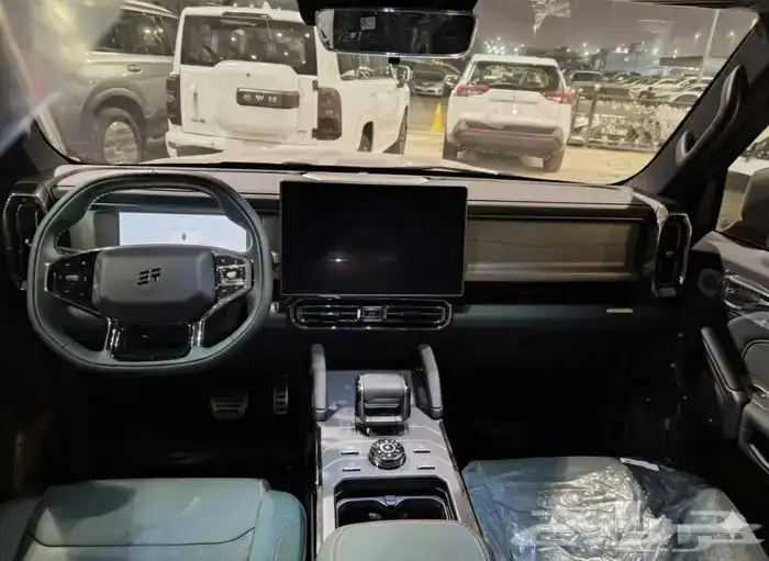 جيتور T2 لاكجيري 2026 اسود مطفي 3