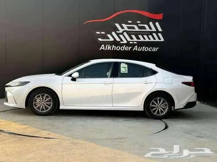 تويوتا كامري E استاندر بنزين 2025 1