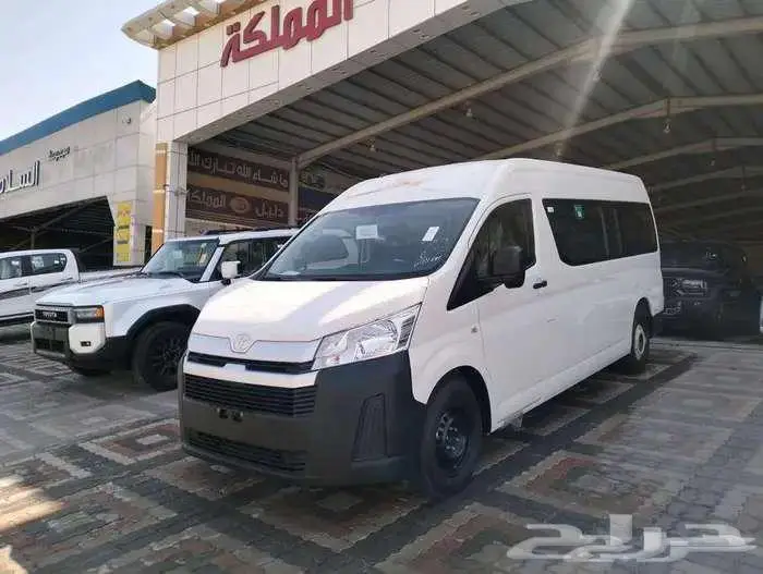 تويوتا باص هايس 2026 ديزل 13 راكب قير عادي 1