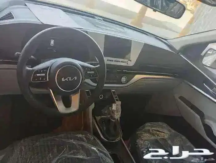 كيا كارينز LX موديل 2025 5