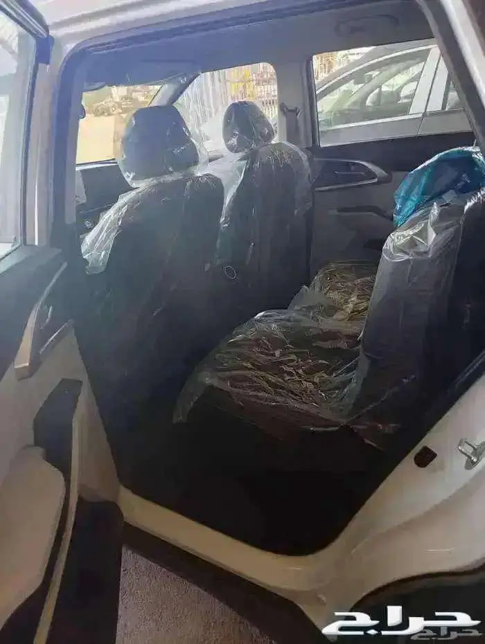 كيا كارينز LX موديل 2025 6