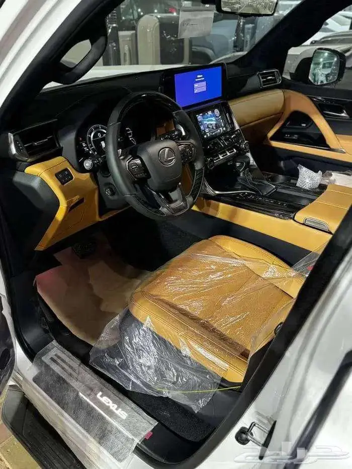 جيب لكزس بي بي ال اكس 600 موديل2025 3