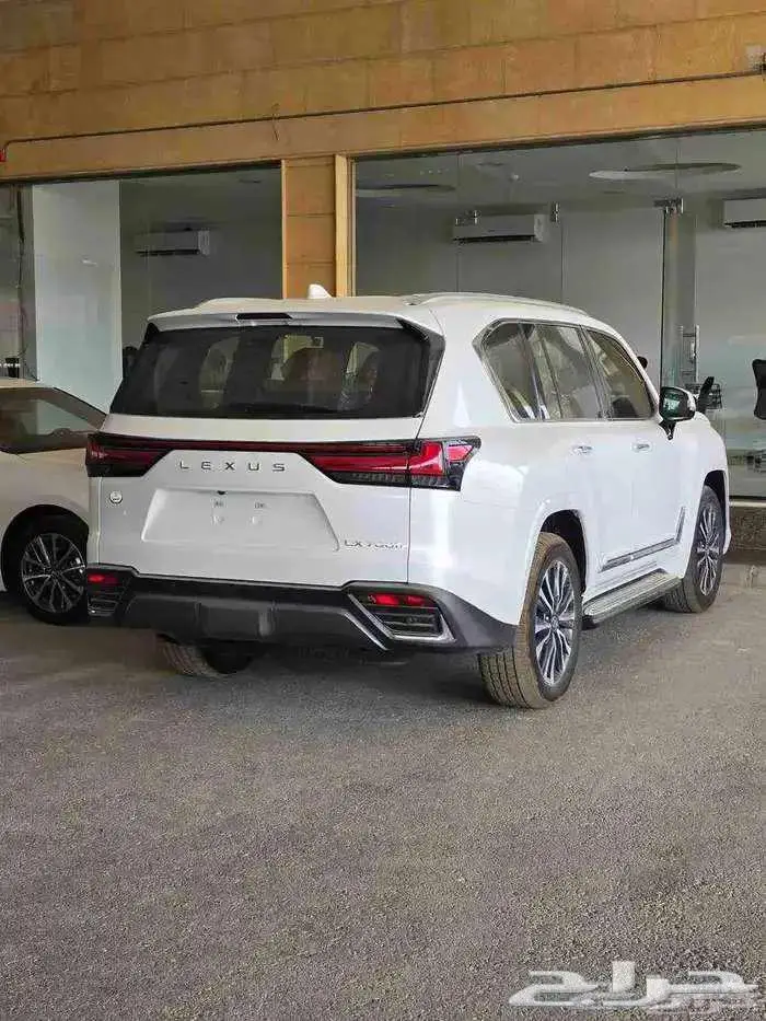 لكزس LX700 BH هايبرد سعودي موديل 2025 متوفر لدى الحسن 4