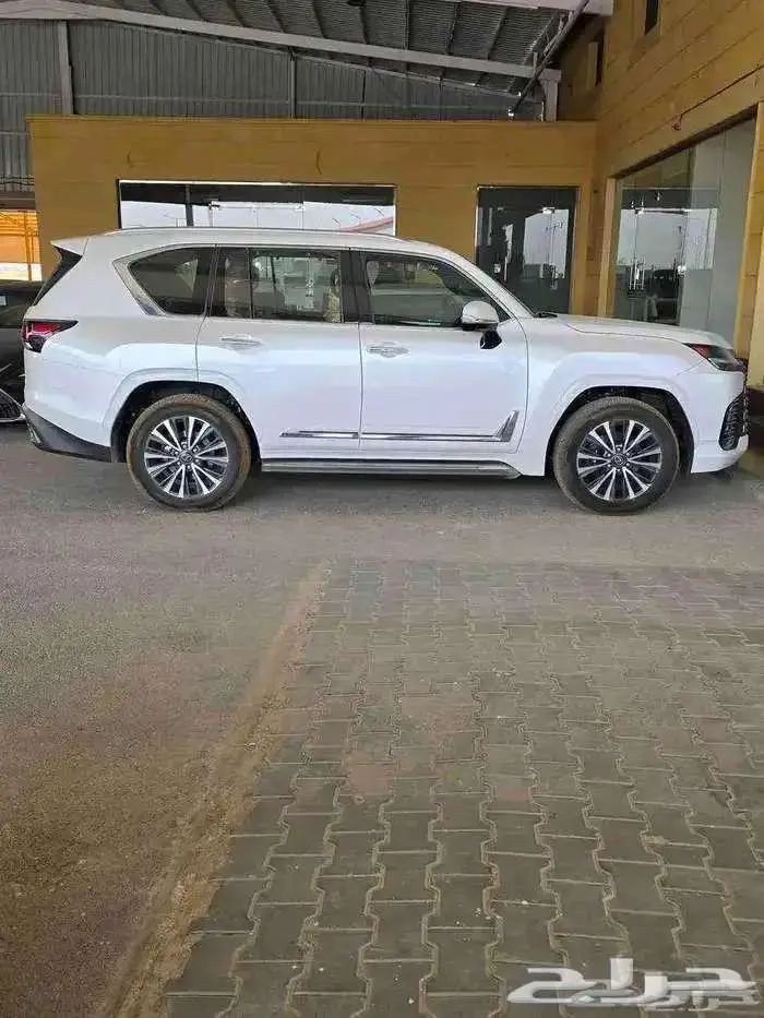 لكزس LX700 BH هايبرد سعودي موديل 2025 متوفر لدى الحسن 3