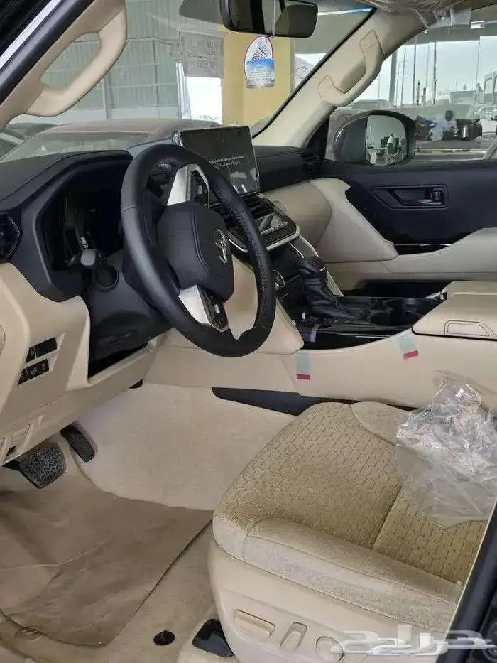 لاندكروزر جي اكس ار بنزين L2 أسود سعودي 2025 متوفر لدى الحسن 5