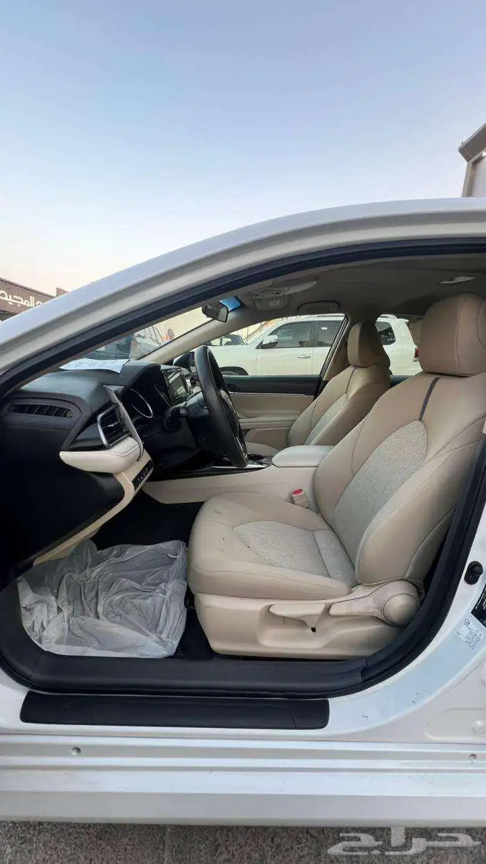 تويوتا كامري LE موديل 2023- معرض خلف للسيارات 6
