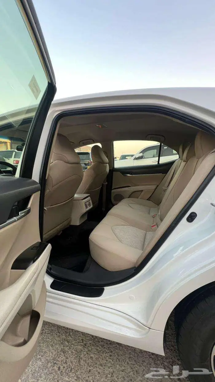 تويوتا كامري LE موديل 2023- معرض خلف للسيارات 15