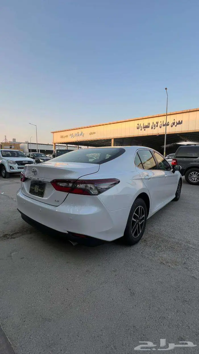 تويوتا كامري LE موديل 2023- معرض خلف للسيارات 10