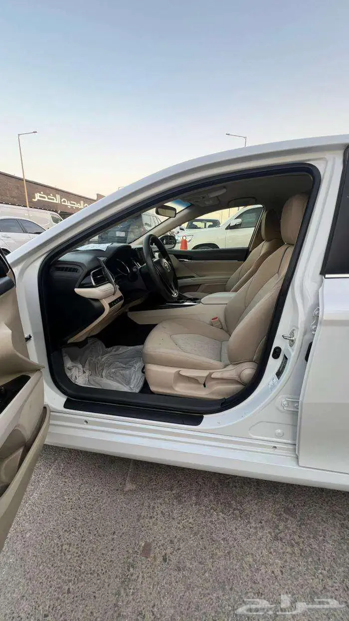 تويوتا كامري LE موديل 2023- معرض خلف للسيارات 13