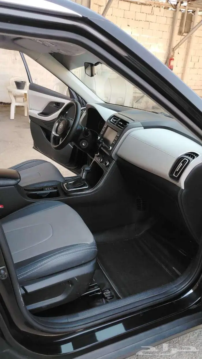 كريتا 2023اسود نصف فل بودي ومحركات وكاله عداد82 الف كم 7