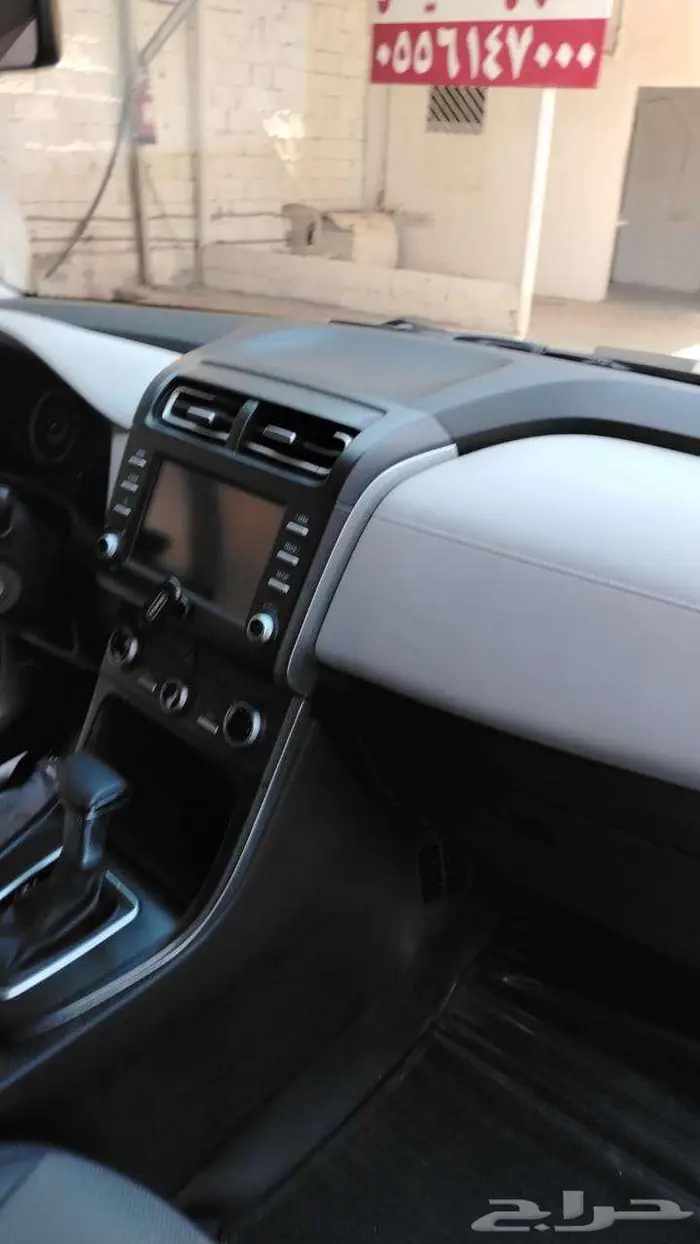 كريتا 2023اسود نصف فل بودي ومحركات وكاله عداد82 الف كم 9