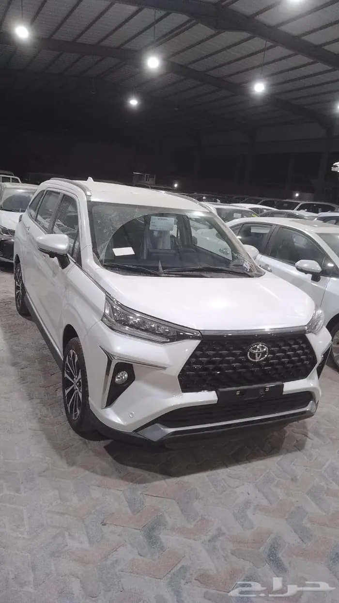 تويوتا فيلوز 2025 ابيض ورمادى 0