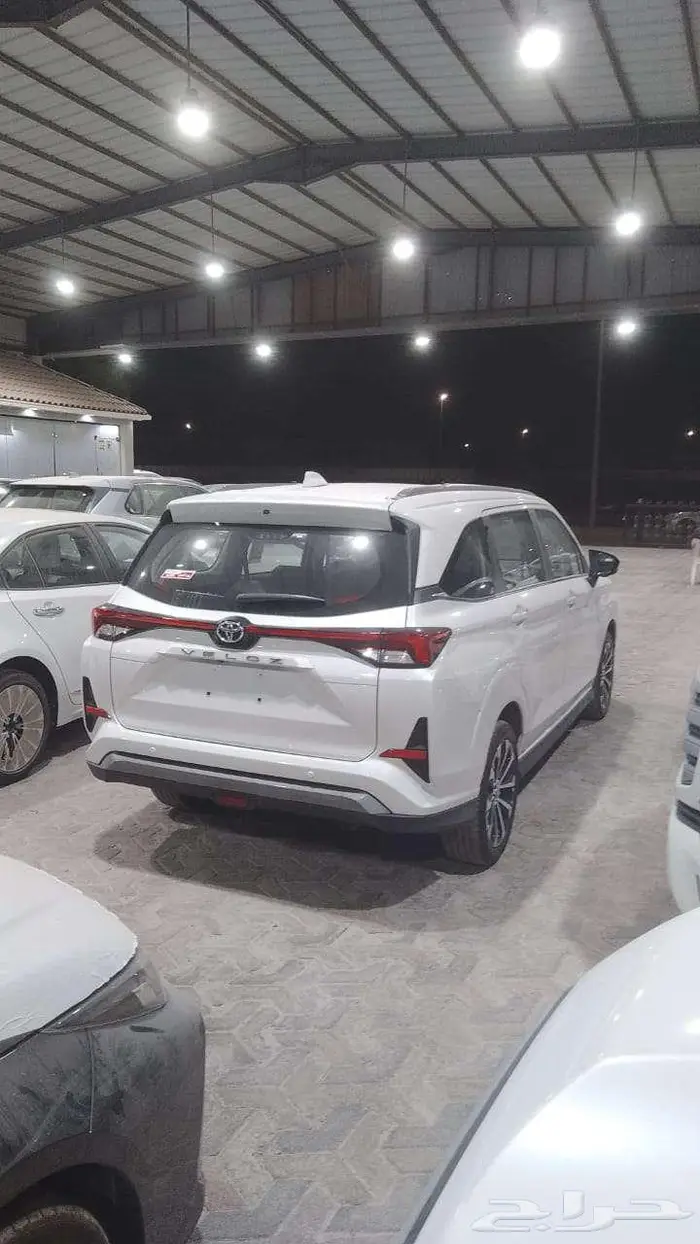 تويوتا فيلوز 2025 ابيض ورمادى 2